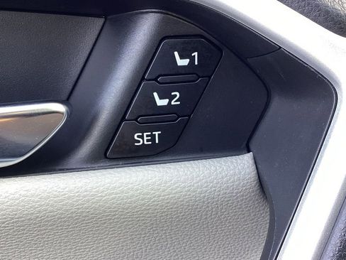 Used 2019 Toyota RAV4 Limited image 27