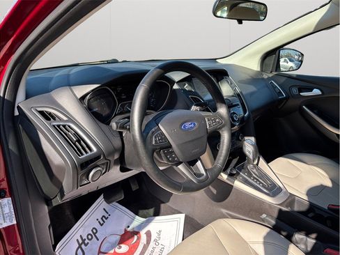 Used 2017 Ford Focus Titanium image 6