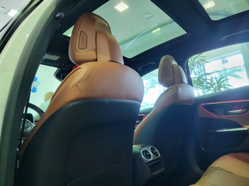 Used 2025 Mercedes-Benz C 300 Sedan image 10