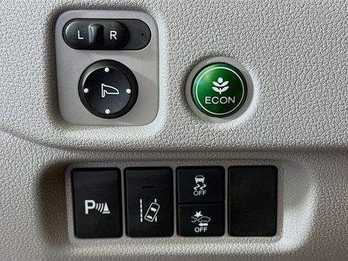 Used 2017 Honda Pilot Touring image 16