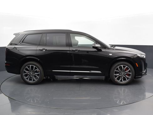 Used 2023 Cadillac XT6 Sport w/ Technology Package AWD/4WD image 6