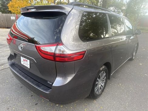 Used 2018 Toyota Sienna XLE Premium image 6
