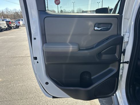 Used 2022 Nissan Frontier SV w/ Technology Package image 22