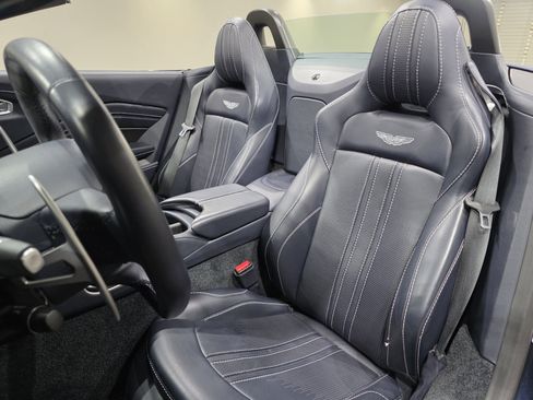 Used 2021 Aston Martin V8 Vantage Roadster image 12