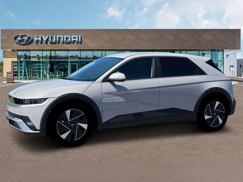 New 2026 Hyundai Ioniq 5 SE image 2