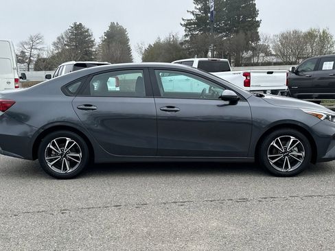 Used 2023 Kia Forte LXS image 3