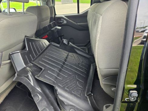 Used 2021 Nissan Frontier SV w/ Midnight Edition Floor Mats AWD/4WD image 15
