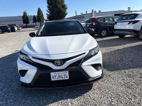 Used 2019 Toyota Camry SE w/ Carpet Mat Package FWD image 2