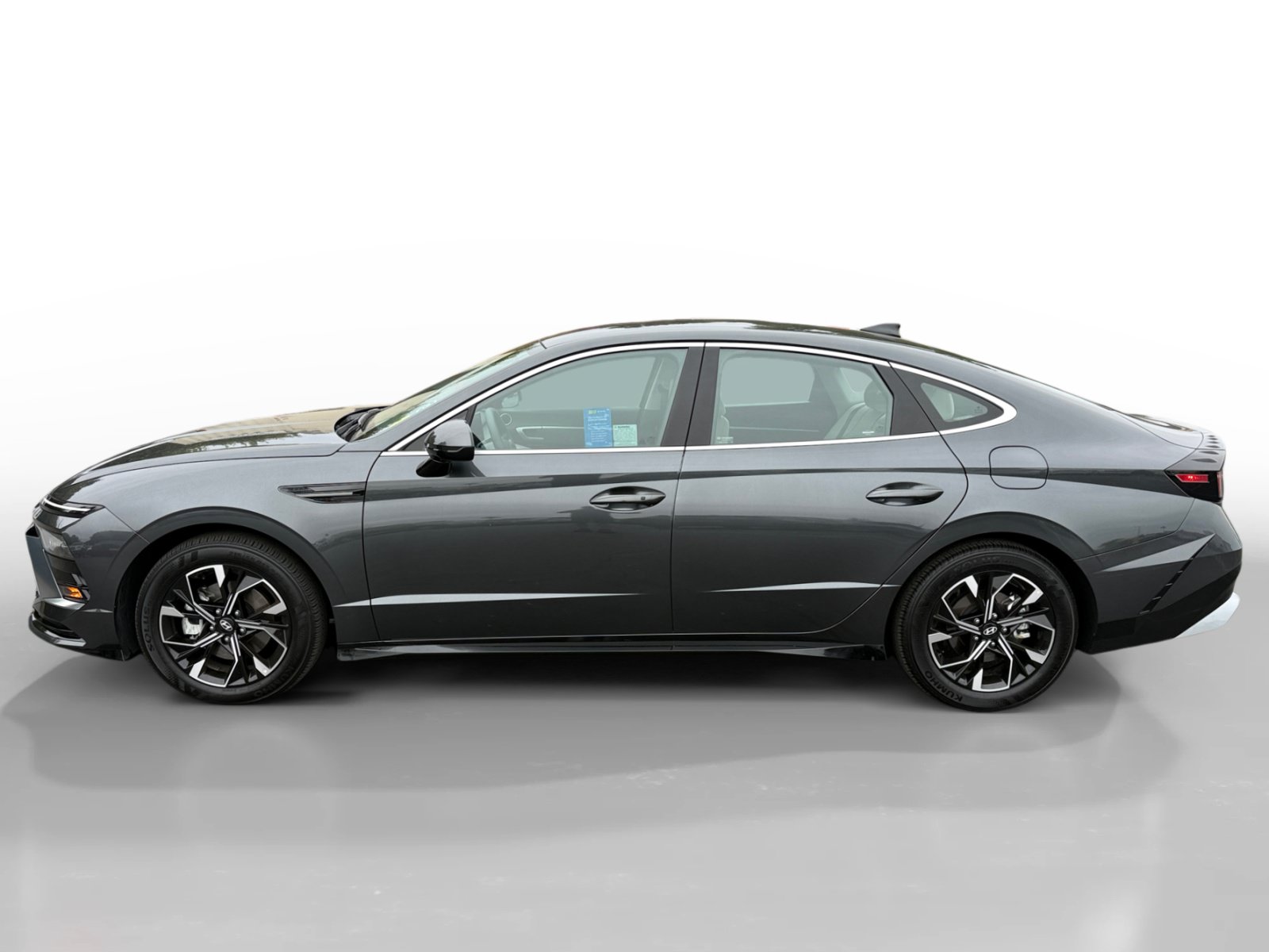 Certified 2025 Hyundai Sonata SEL FWD image 2