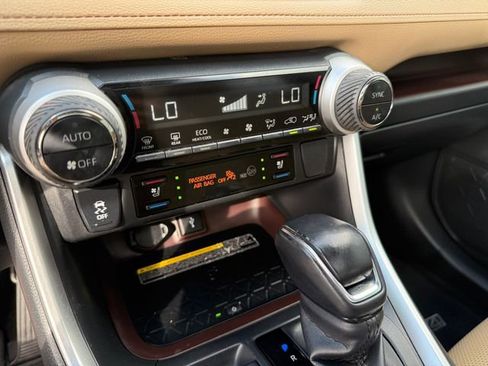 Used 2020 Toyota RAV4 Limited image 14