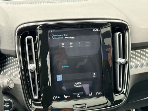 Used 2021 Volvo XC40 T5 R-Design w/ Advanced Package image 17