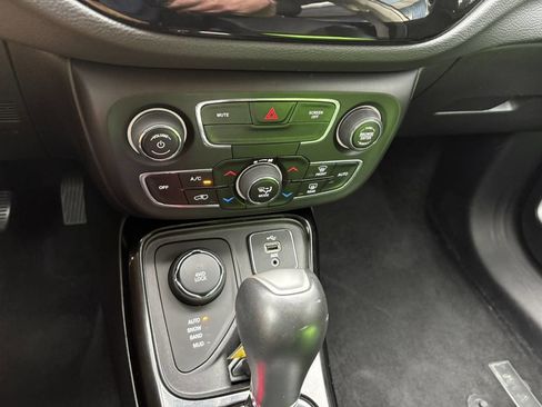 Used 2018 Jeep Compass Latitude w/ Popular Equipment Group image 11