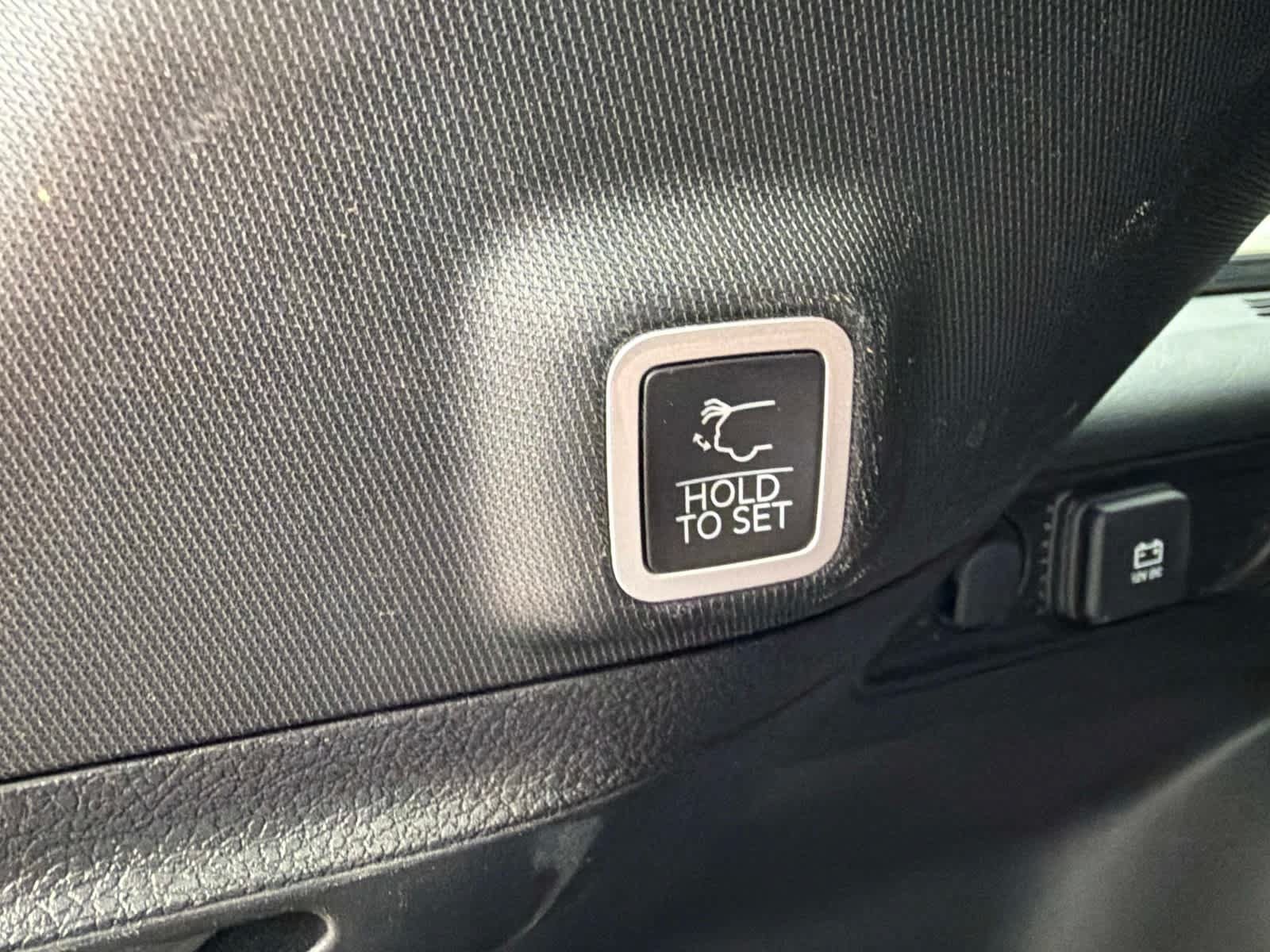 Used 2023 Jeep Grand Cherokee Altitude AWD/4WD image 7