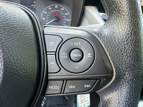 Used 2025 Toyota Corolla LE FWD image 31