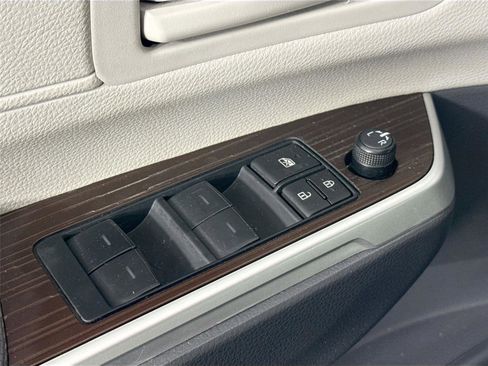 Certified 2024 Toyota Sienna LE image 25