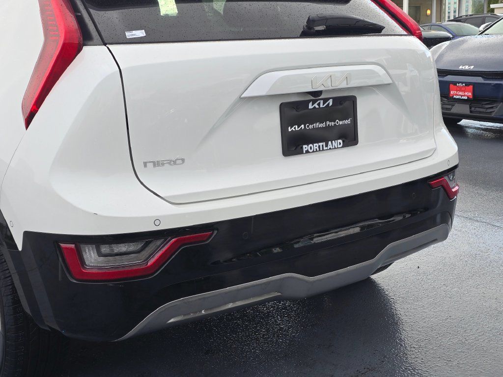 Certified 2023 Kia Niro Wave w/ Wave Preserve Package FWD image 15