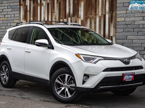 Used 2018 Toyota RAV4 XLE image 9