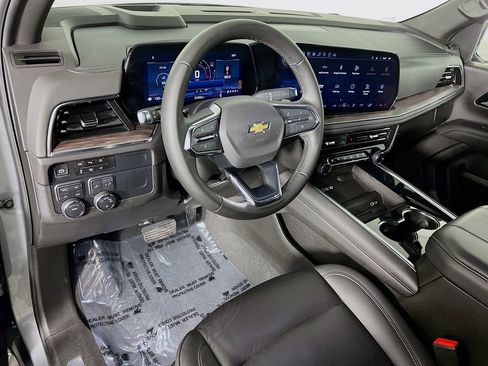 Used 2025 Chevrolet Tahoe LT image 9