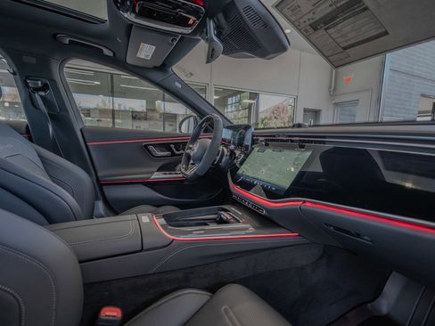 New 2026 Mercedes-Benz E 53 AMG e 4MATIC Sedan image 17