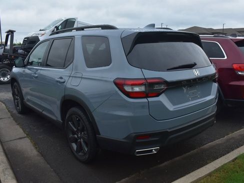Used 2024 Honda Pilot Sport image 7