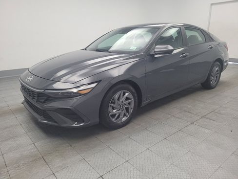 Used 2024 Hyundai Elantra SEL FWD image 2