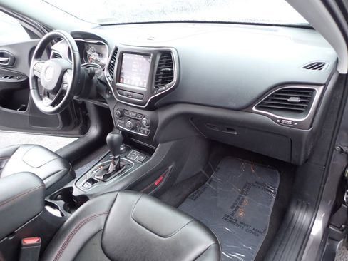 Used 2019 Jeep Cherokee Trailhawk image 13