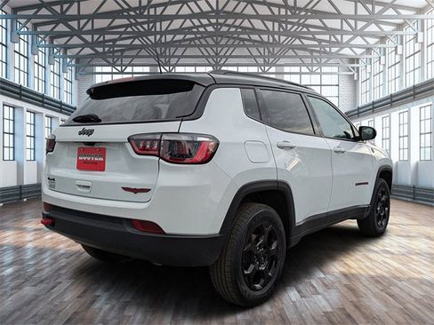 Used 2023 Jeep Compass Trailhawk image 4