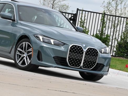 Certified 2025 BMW 430i w/ Premium Package RWD image 39