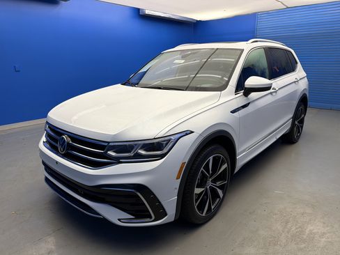 Used 2024 Volkswagen Tiguan SEL R-Line image 4