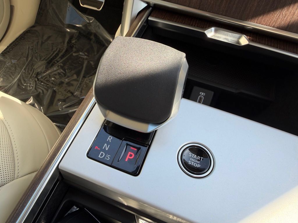 New 2026 Land Rover Range Rover SE AWD/4WD image 13
