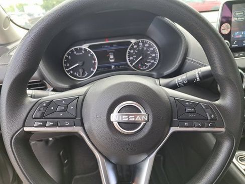 Used 2025 Nissan Sentra SV FWD image 12