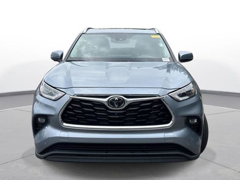 Used 2023 Toyota Highlander Limited FWD image 3