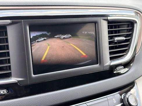 Used 2023 Chrysler Voyager LX FWD image 16