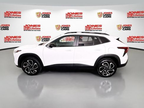 Used 2024 Chevrolet Trax RS w/ Sunroof Package FWD image 13