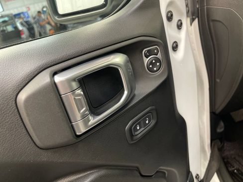 Used 2019 Jeep Wrangler Unlimited Sport S AWD/4WD image 16