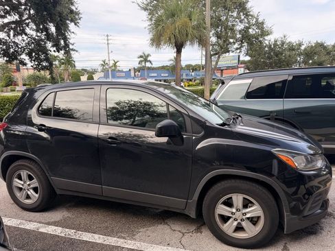Used 2021 Chevrolet Trax LS w/ Tint and Cruise Package FWD image 2