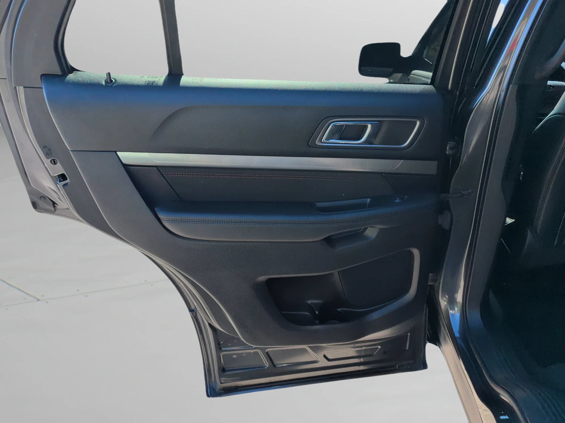 Used 2019 Ford Explorer XLT w/ Equipment Group 202A FWD image 38