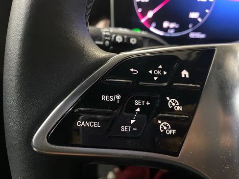 Certified 2025 Mercedes-Benz GLC 300 4MATIC image 11