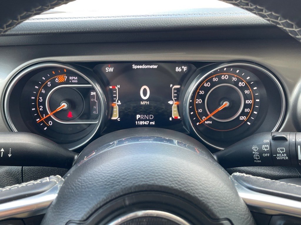Used 2018 Jeep Wrangler Unlimited Sahara AWD/4WD image 17