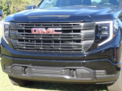 Used 2025 GMC Sierra 1500 Pro w/ Graphite Edition image 25