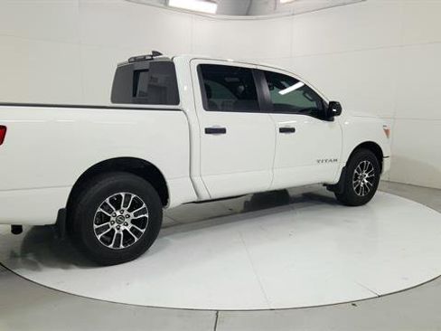 Used 2024 Nissan Titan SV w/ SV Convenience Package image 8
