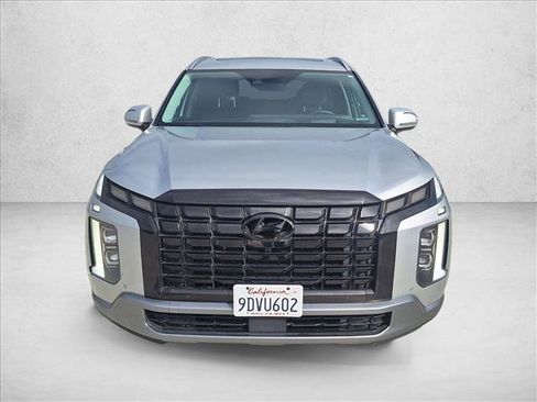 Used 2023 Hyundai Palisade Limited FWD image 2