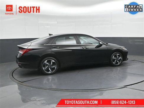 Used 2023 Hyundai Elantra Limited image 3