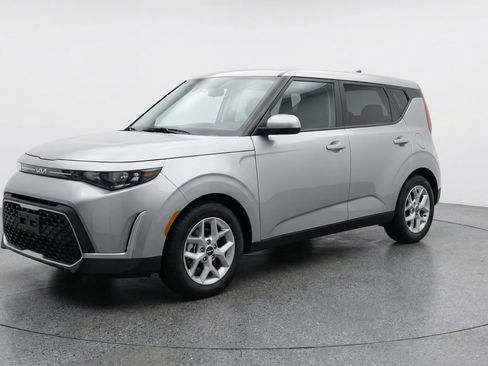 Used 2025 Kia Soul LX w/ LX Technology Package image 3