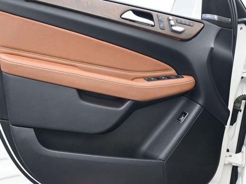 Used 2017 Mercedes-Benz GLS 450 4MATIC image 9