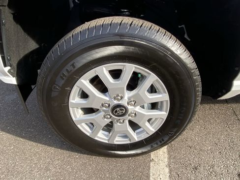 Certified 2025 Toyota Tacoma SR5 image 18