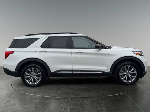 Used 2020 Ford Explorer XLT w/ Equipment Group 202A AWD/4WD image 10