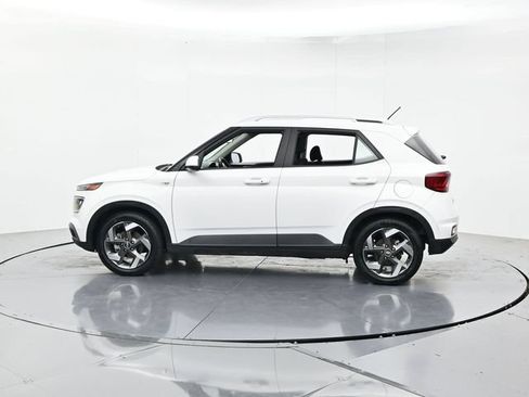 Used 2024 Hyundai Venue SEL FWD image 7