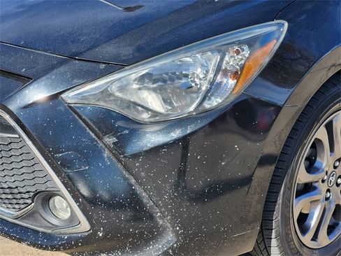 Used 2019 Toyota Yaris L image 23