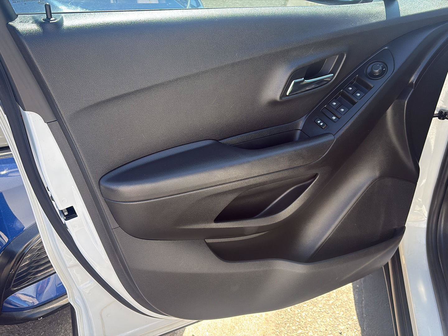 Used 2018 Chevrolet Trax LS FWD image 14